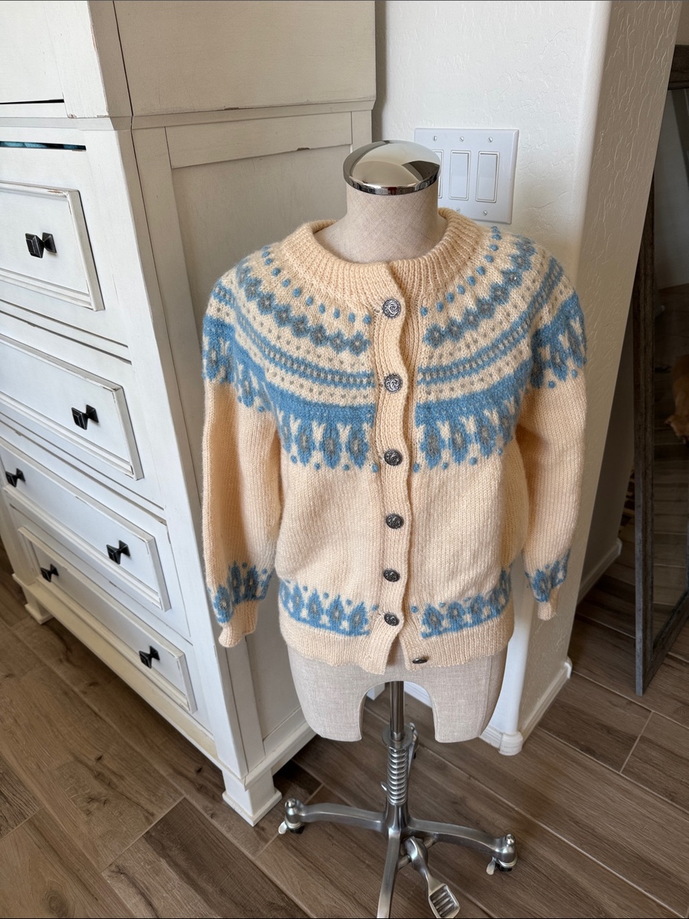Vintage Dale of Norway M cardigan sweater